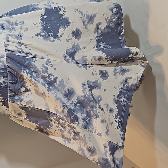 TRIXXI Women's Small Tie Dye shorts bermudas Elastic waistine White Blue - Picture 4 of 17